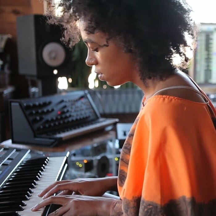 solange synth